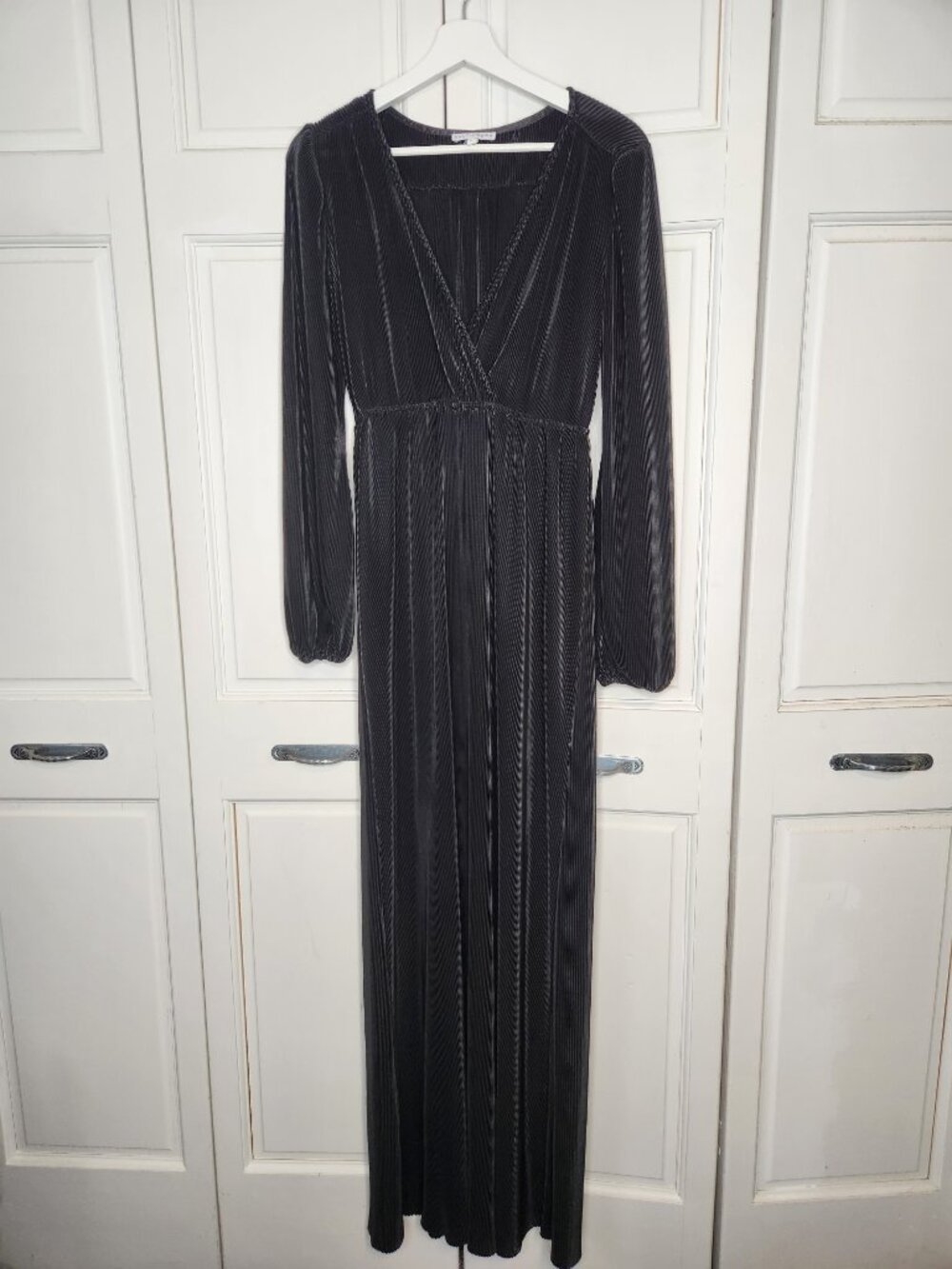 Baltic Born Venus Pleated Maxi Dress Long Sleeve V-neck Medium Black - Picture 2 of 10